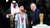 Sebebi ortaya çıktı! Herkes Dünya Kupası'nı kaldırmadan önce Messi'ye giydirilen kıyafeti konuşuyor