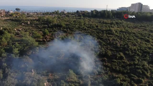 Polis, baraka yangınına su dolu bidonlarla müdahale ederek alevlerin ormana sıçramasını önledi