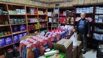 Bursa'da bir caminin deposunu mağazaya çeviren hayırsever, tüm ürünleri ücretsiz olarak ihtiyaç sahiplerine dağıtıyor
