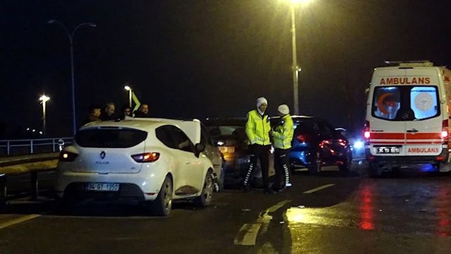 İstanbul’da korkunç kaza: Araçların arasında kaldılar