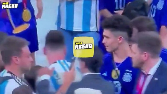 2022 Dünya Kupası'nda Nusret Gökçe, Lionel Messi'yi rahat bırakmadı! Saha içinde fotoğraf için dakikalarca uğraştı...