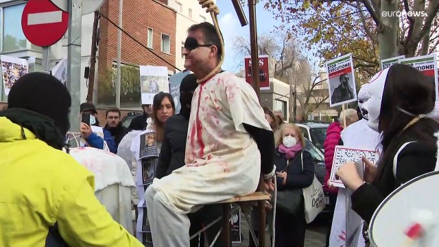 Иранцы в Испании провели акцию протеста у посольства ИРИ в Мадриде