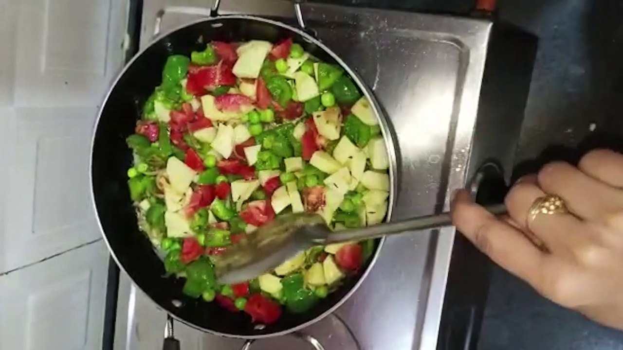 आलू शिमला मिर्च मटर की सब्जी। Shimla Mirch Recipe in Hindi। Capsicum Potato Recipe। EasyRecipe Hindi   #alooshimlamirch #alooshimlamirchkisabji #capsicumpotato #easyrecipe #jaishreeshyam