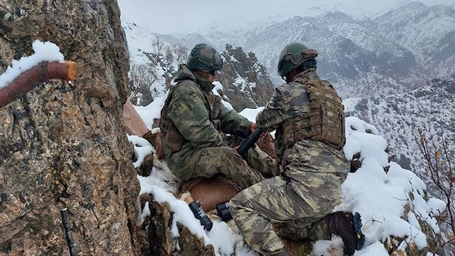 Üs bölgelerinde kar kalınlığı 20 santimetreyi aştı