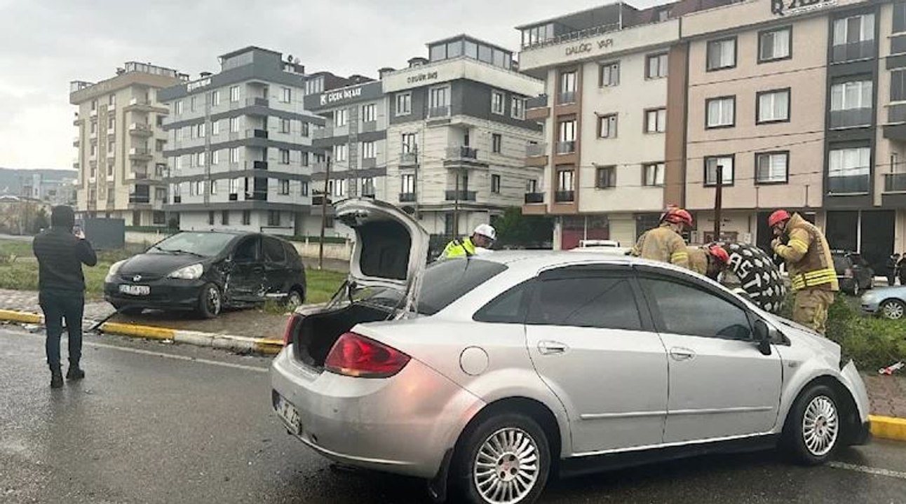 İstanbul’da otomobille polisten kaçarken kaza yaptı:  2 yaralı