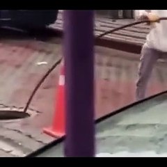 Şoke eden hırsızlık! Belediye çalışanı kılığında gelip böyle çaldılar