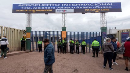 Reabren aeropuertos en Perú en medio del caos por protestas
