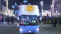 مونديال 2022: لاعبو المنتخب الأرجنتيني يجوبون درب لوسيل رافعين كأس العالم