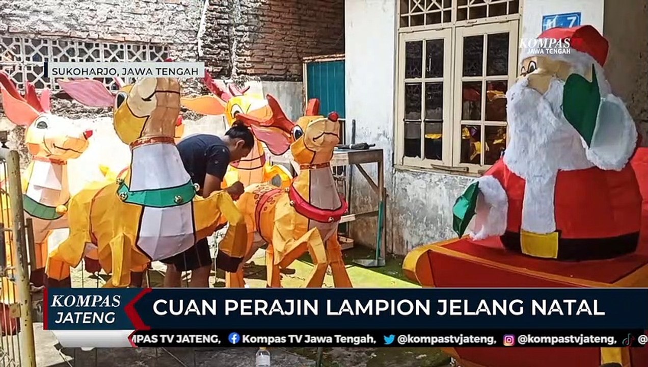 Cuan Perajin Lampion Jelang Natal