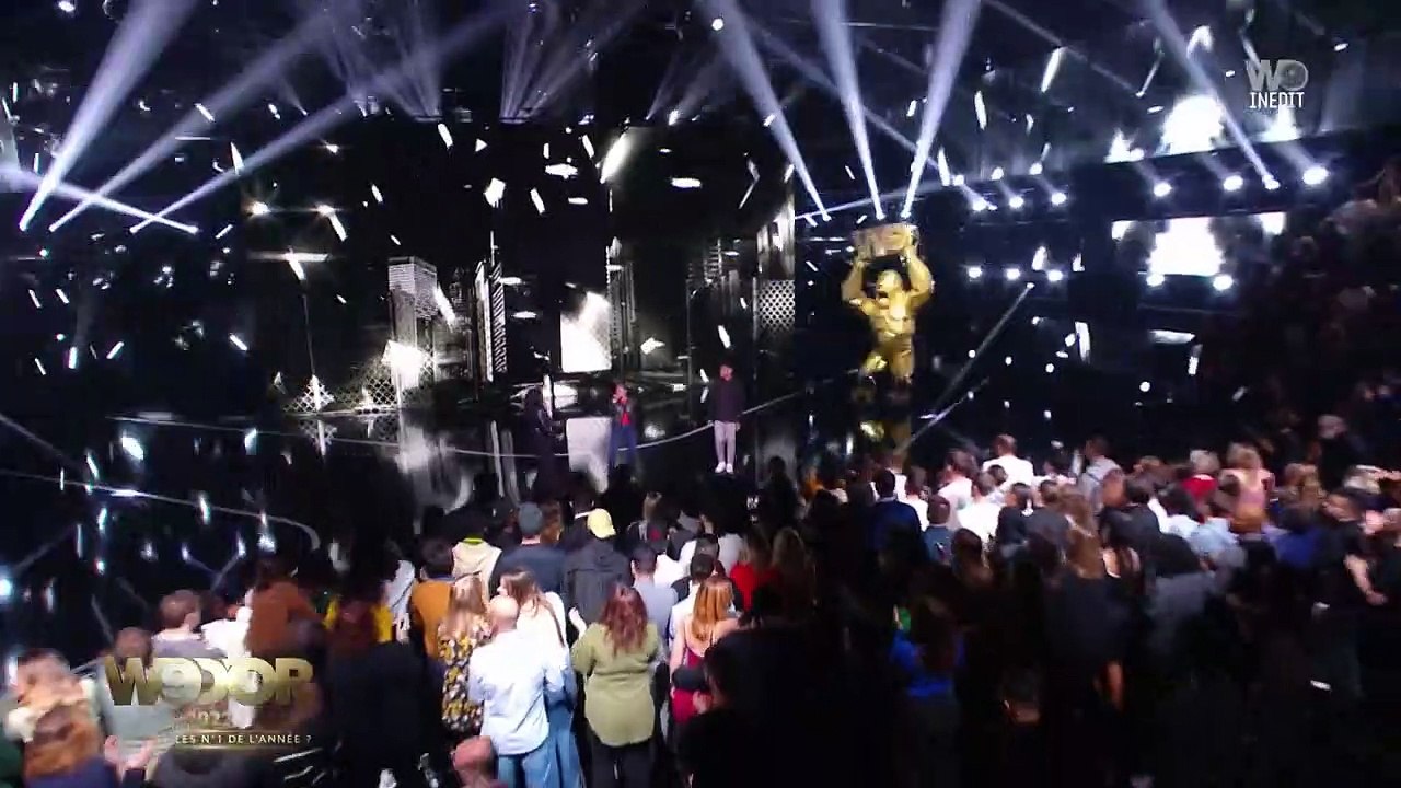 Anisha reprend "Beat It" Michael Jackson en live aux W9 d'or