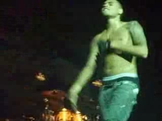 chris brown live at  zenith paris http://chris-breezy-forum