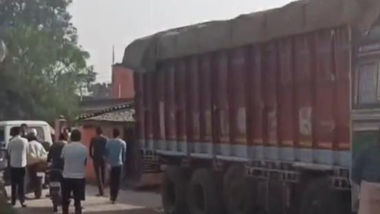 सिंगरौली: राख से भरे ट्रक ने एक व्यक्ति को मारी, घायल का ईलाज जारी
