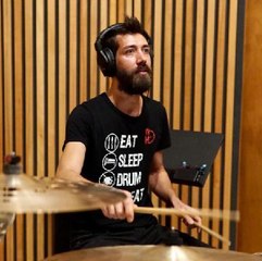 Saldırıya uğrayan müzisyenin tedavisi Eskişehir'de devam ediyor