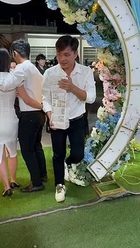 Đám cưới bạn thân 18 năm, chàng trai gây sốc vì mừng cưới toàn tiền lẻ