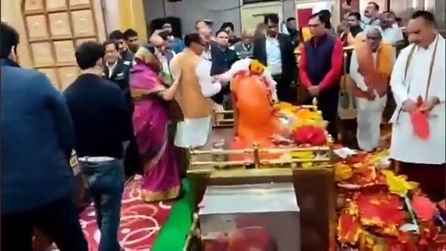 बहुत भाग्यशाली है मध्य प्रदेश की जनता, जिनका नेतृत्व सिर्फ़ एक बेहतरीन मुख्यमंत्री ही नहीं परन्तु उस से भी बेहतर इंसान करते हैं ! जय माँ विंध्यवासिनी ॥