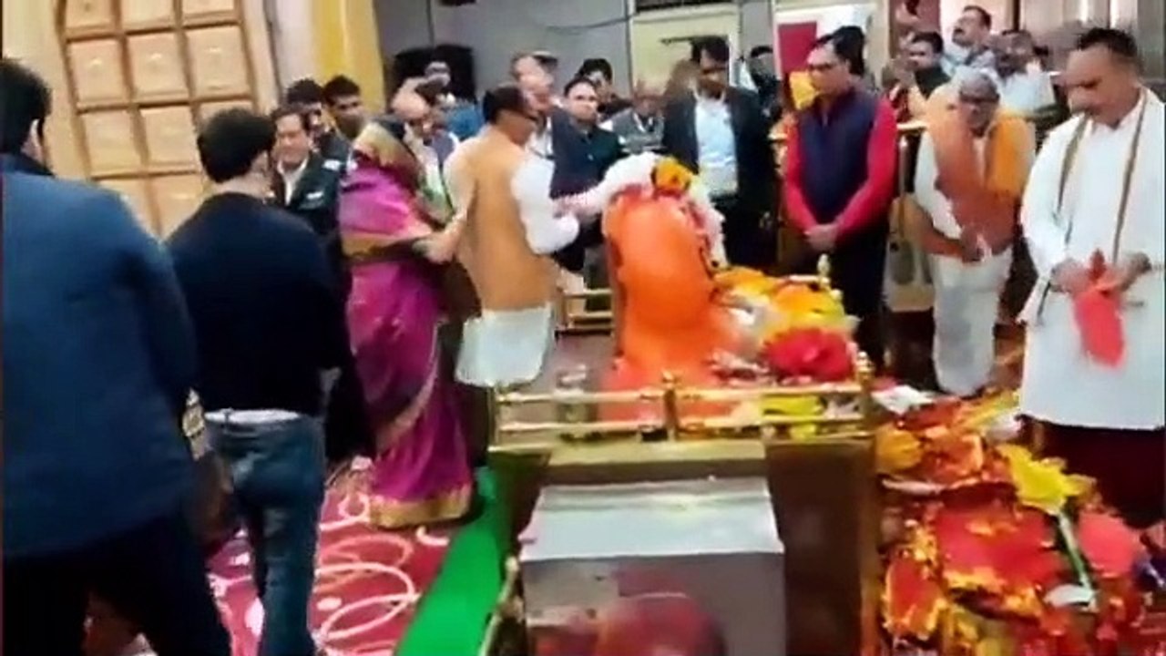 बहुत भाग्यशाली है मध्य प्रदेश की जनता, जिनका नेतृत्व सिर्फ़ एक बेहतरीन मुख्यमंत्री ही नहीं परन्तु उस से भी बेहतर इंसान करते हैं  ! जय माँ विंध्यवासिनी ॥