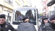 Hdp'nin Kadıköy'deki Açıklamasına Polis Müdahale Etti: Buldan ve Sancar da Ablukaya Alındı, 70'i Aşkın Gözaltı Var