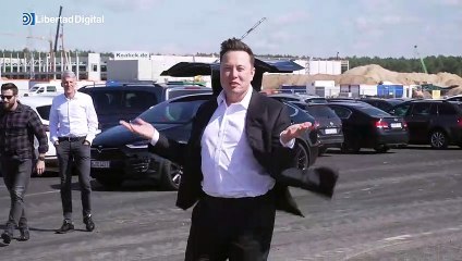 Una votación en el perfil de Twitter de Elon Musk le pide que dimita como CEO