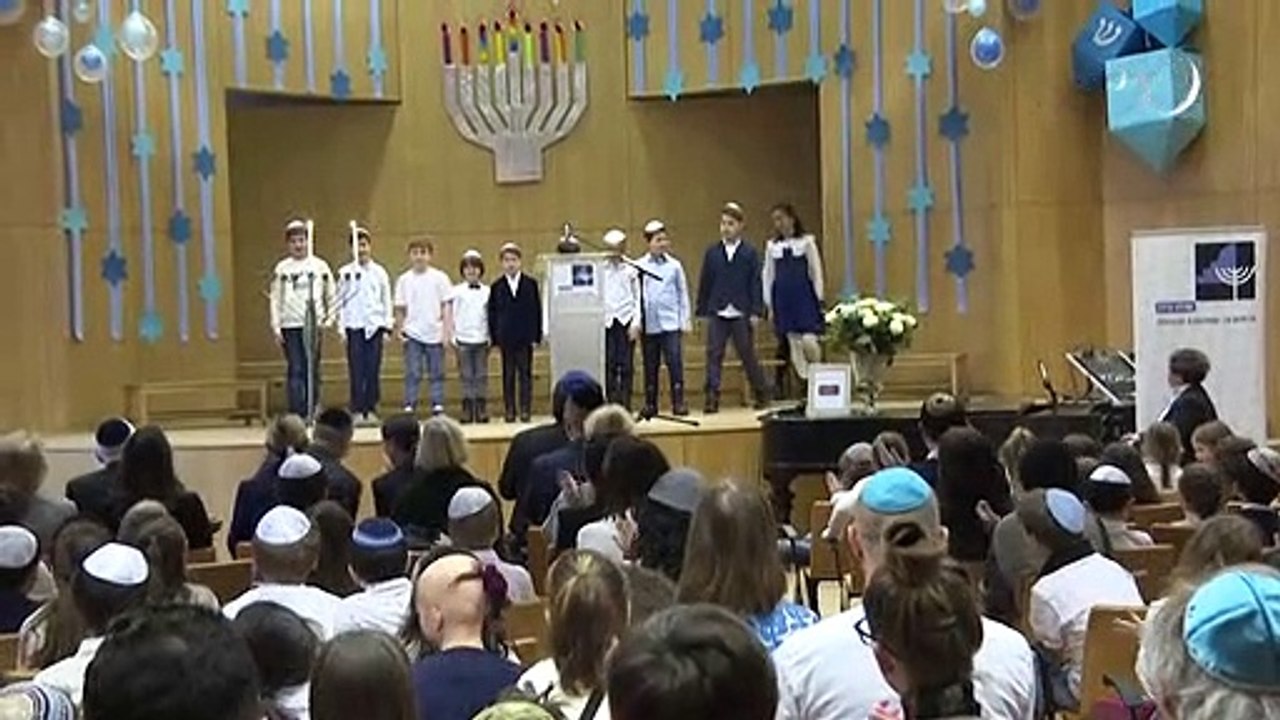 Scholz besucht Chanukka-Feier in Berliner Schule