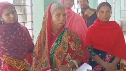 উঃদিনাজপুরঃ বিডিও অফিসে বিক্ষোভ মহিলাদের! কিন্তু কেন ? দেখুন ভিডিও
