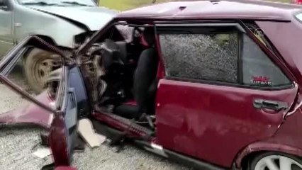 Otomobil ile kamyonet çarpıştı, 5 kişi yaralandı
