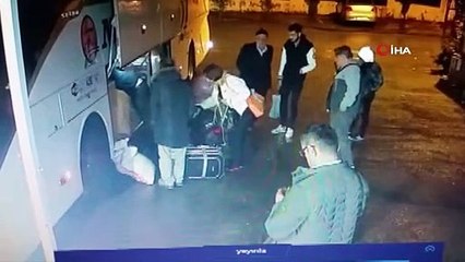 Terminalde hırsızlık kamerada: Yaşlı yolcunun cüzdanını çaldılar