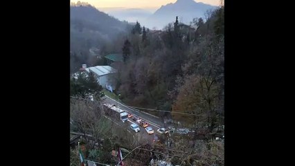 Pullman bloccato, traffico in tilt sulla Sp 62, la vecchia Lecco-Ballabio