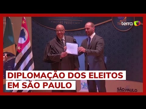 Diplomações de Eduardo Bolsonaro e Mários Frias em SP têm vaias e aplausos do público