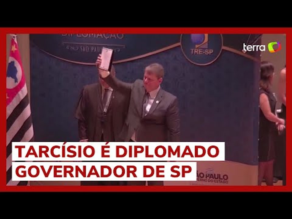 Sob muitos aplausos, Tarcísio de Freitas é diplomado governador de SP