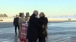 Putin in Bielorussia, abbracci e fiori da Lukashenko