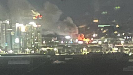 강릉 두산동 폐차장서 불...20여 대 전소 / YTN