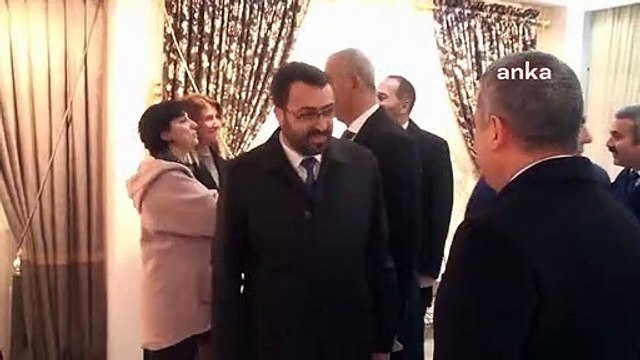 Nebati'nin yardımcısı kiralardan dert yanan yurttaşa 'Dua edeyim, mülk sahibi olun inşallah' diyerek yanıt verdi