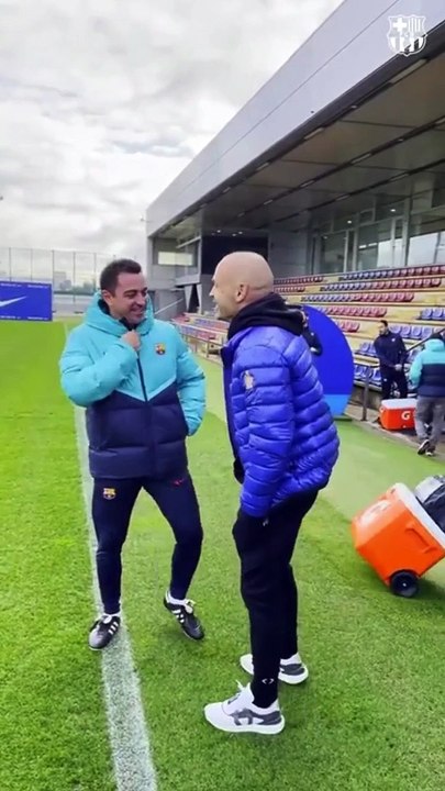 Andrés Iniesta visita el entrenamiento del Barça en la Ciutat Esportiva / FCB