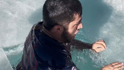 Russian daredevil swims in FREEZING COLD WATER like it's no big deal