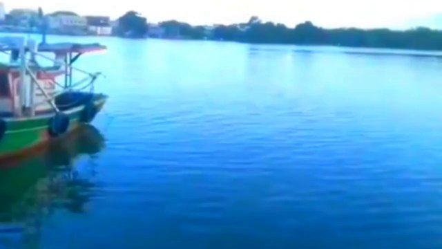 barcos no rio, perto da praia, no mar de Marataízes - Espírito Santo