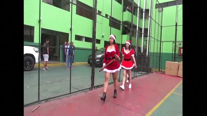 Papai Noel estraga o Natal de traficantes no Peru