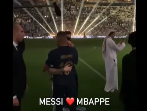 2022 FIFA World Cup Final ● Messi hug Mbappe After Argentina won Final da Copa do Mundo da FIFA Qatar 2022 ● Messi abraça Mbappé após vitória da Argentina
