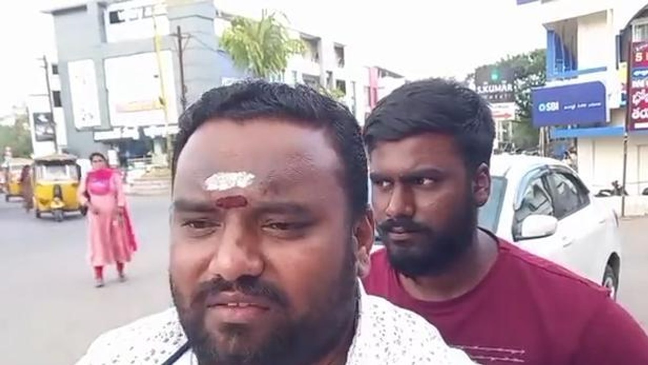 వరంగల్ ఈస్ట్: చలాన్లు వేయడం కాదు.. రోడ్లు బాగుచేయండి సారు..!