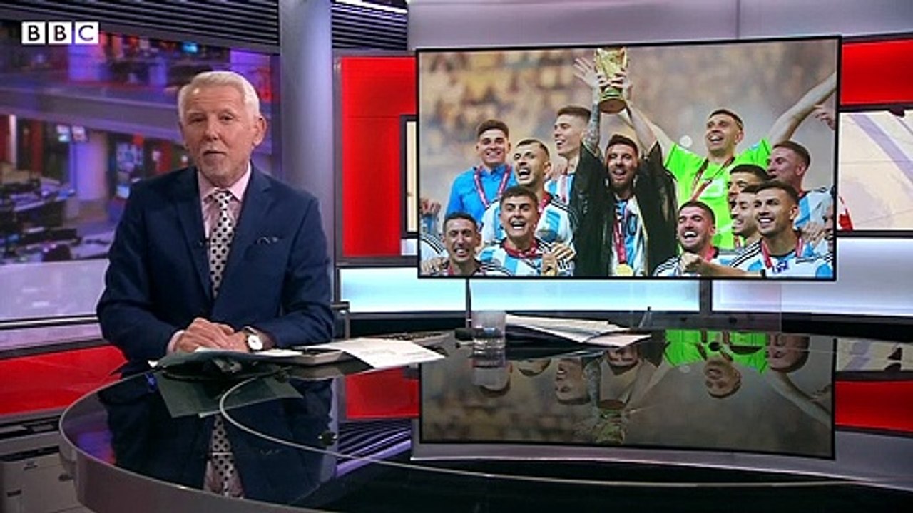 Argentina's triumphant football team head back home