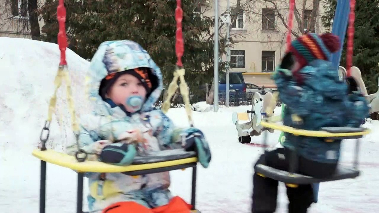 Russland: Frauen mit Kindern allein zu Hause
