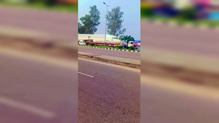 Hawai jahaj uth Gaya truck se le Gaya