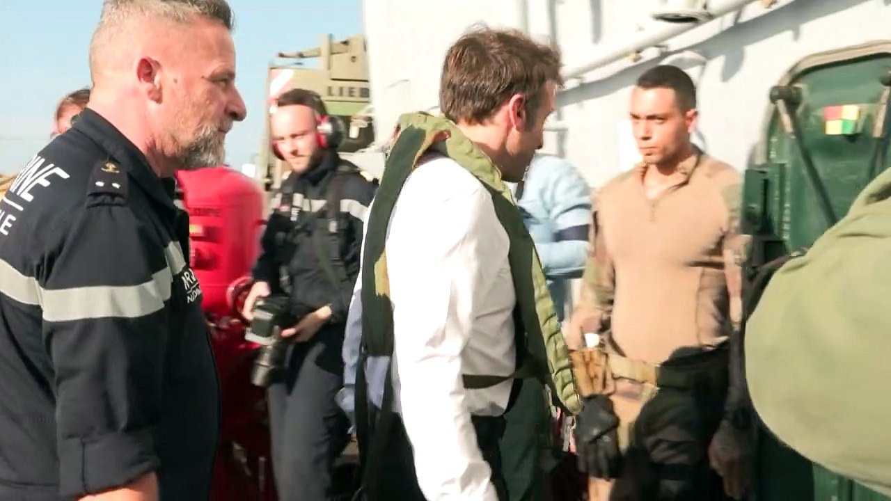 Macron feiert Weihnachten - mit Soldaten auf Flugzeugträger