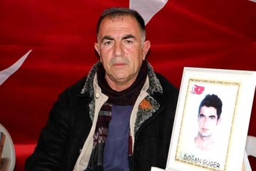 Diyarbakır'da aileler, 4 yıldır HDP'nin kapısında evlatlarının yolunu gözlüyor