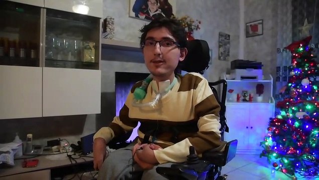 Milano, ragazzo invalido bloccato in casa perché l'ascensore è guasto: Non posso nemmeno andare al lavoro