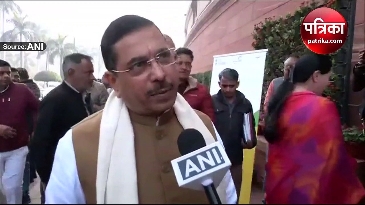 मल्लिकार्जुन खरगे के बयान से नाराज प्रह्लाद जोश...