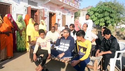 सतीश पूनियां नाव से पहुंचे ऐसे गांव, जहां पहले कोई प्रदेशाध्यक्ष नहीं पहुंचा