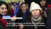 Mondial: les Bleus acclamés par la foule à Paris