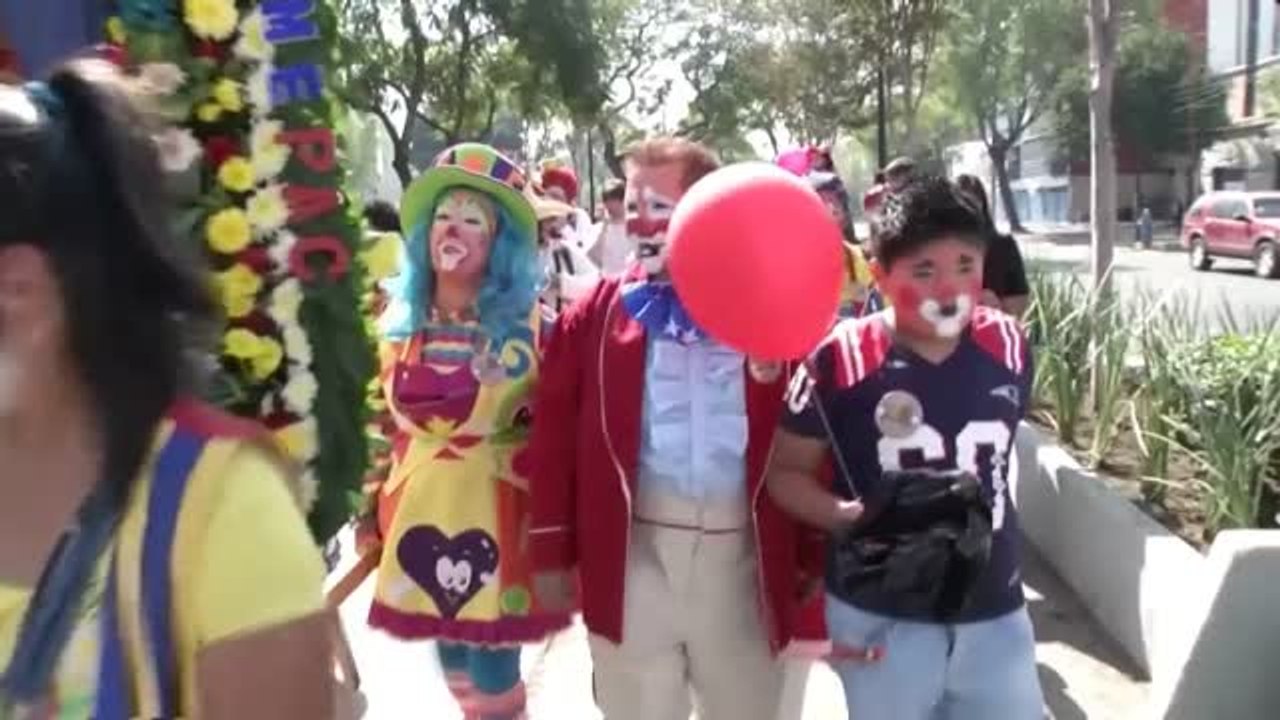 Cientos de payasos peregrinan a la Basílica de Guadalupe en México