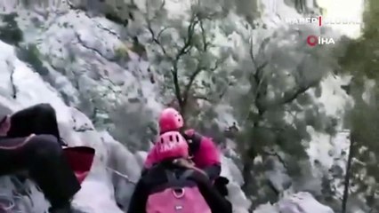 Dağda mahsur kalan 4 Rus turist helikopterle kurtarıldı
