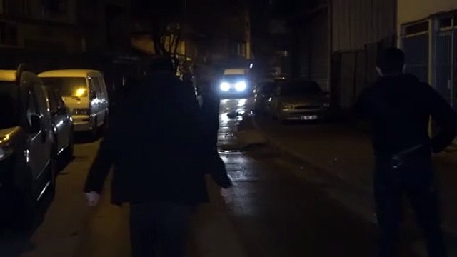 Kaza yapan alkollü sürücü ceza yiyeceğini anlayınca polislere direndi